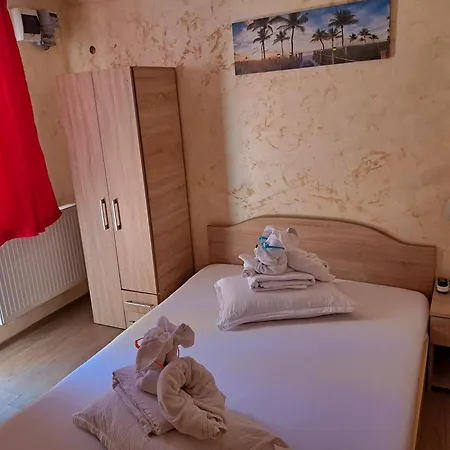 Casa Lara Constança